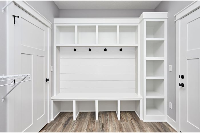 Pin by wunder design on Paint colors in 2020 | Mudroom design, Mudroom ... Luxury mudroom bench furniture